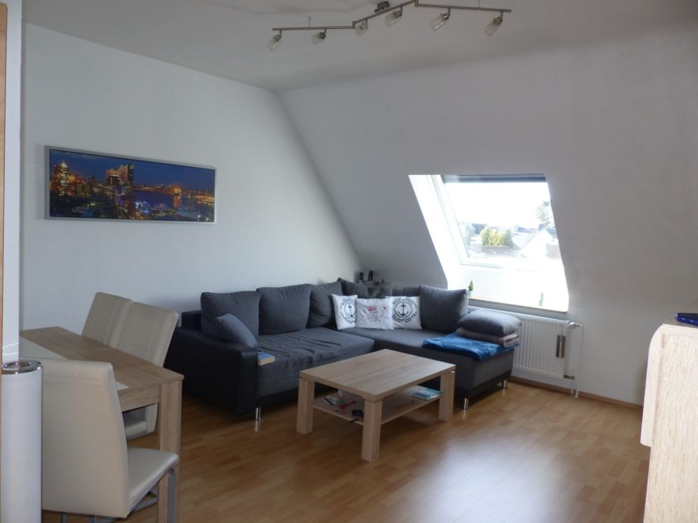 Schöne 2 Zimmer DG Wohnung in Henstedt-Ulzburg - Photo 1
